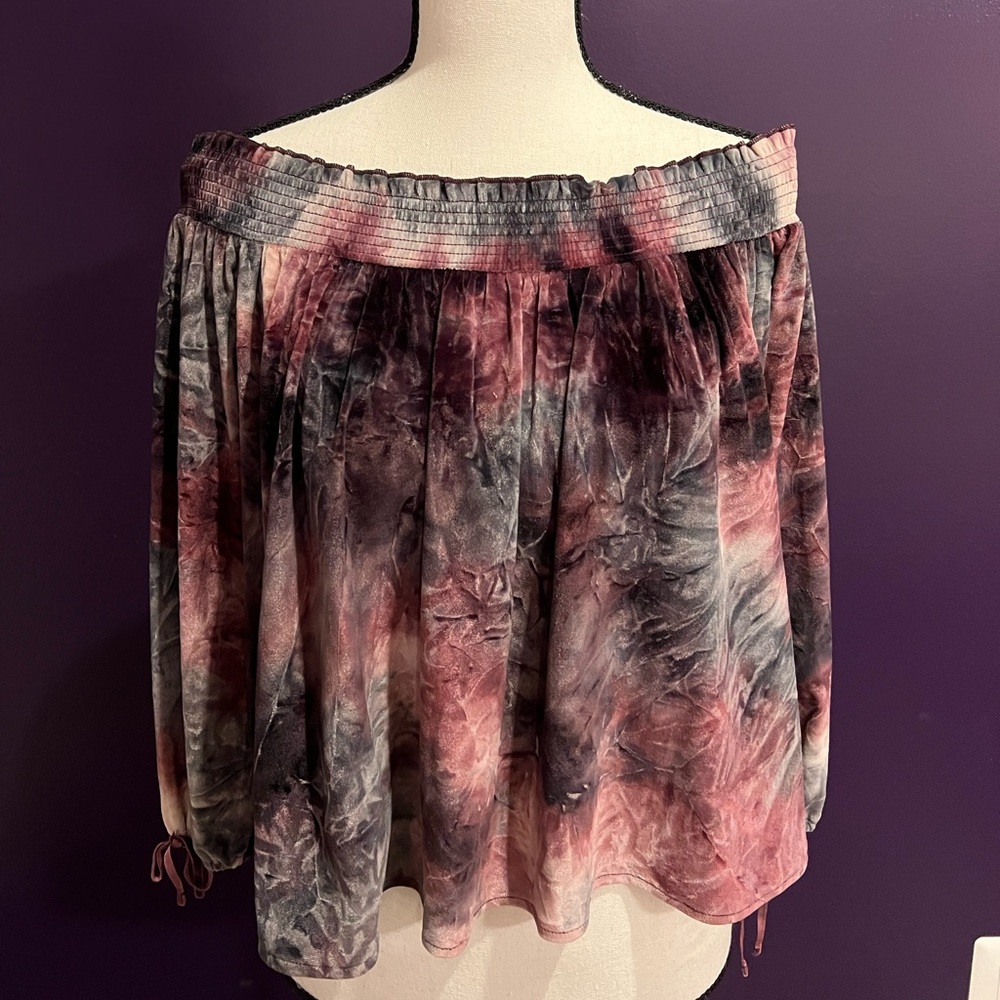 Tie-dye off-the-shoulder velvet top!